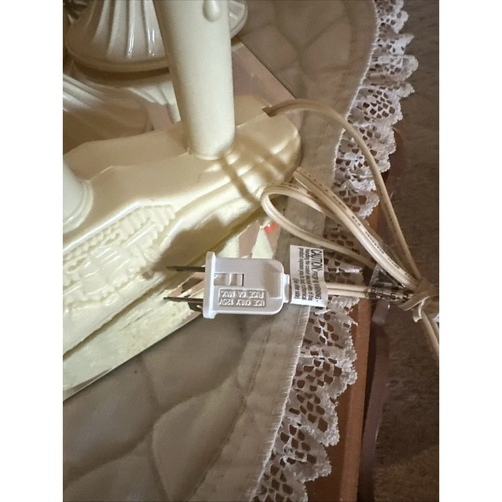 Vintage Electric 3-Light Candolier Candelabra Ivory Plastic Base 9.75
